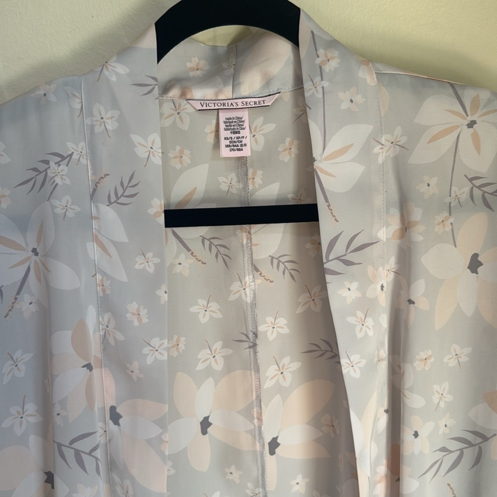 VICTORIA’S SECRET‎ Floral Satin Kimono Robe Size XS/S - Picture 10 of 11